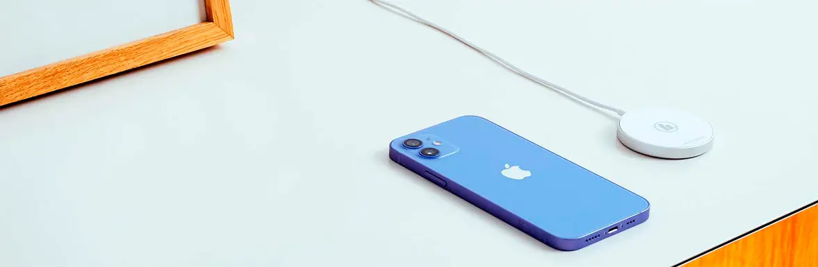 Carga inductivadel iPhone: iPhone con cargador por inducción