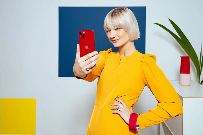 Los fondos coloridos animan su selfie.