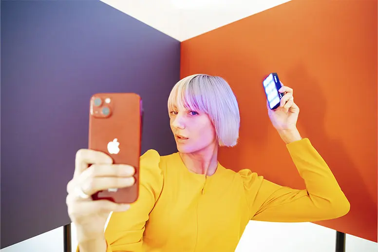 Los juegos de luz y desenfoque son ideas populares para selfies geniales.