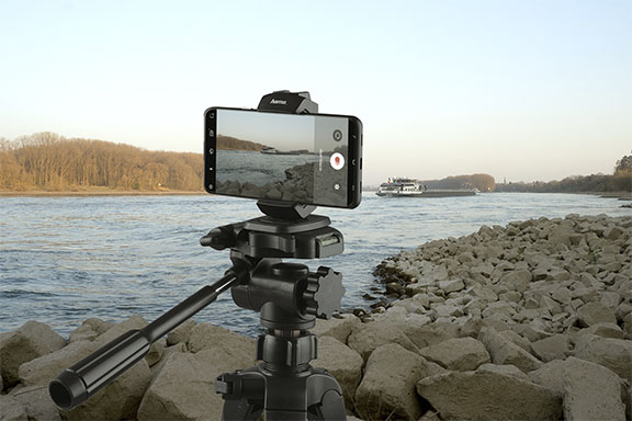 Grabación de vídeo junto al río