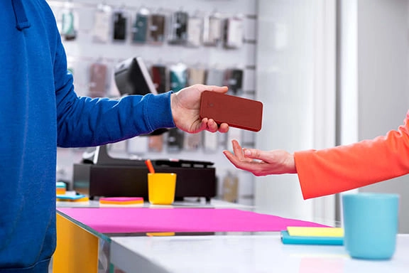 Entregar la power bank en un comercio especializado