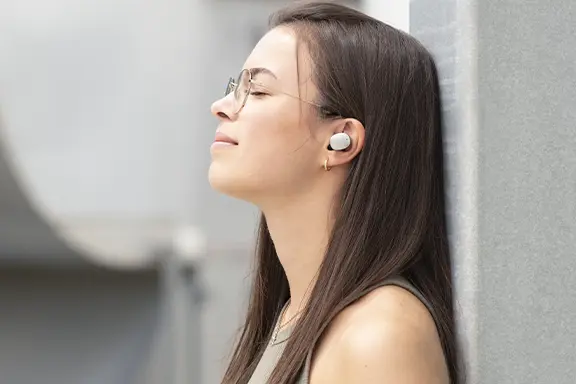 Auriculares en la oreja.