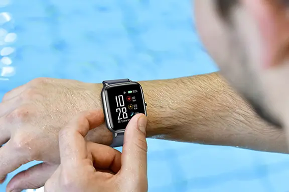 Fit Watch 4900 mientras nadas.